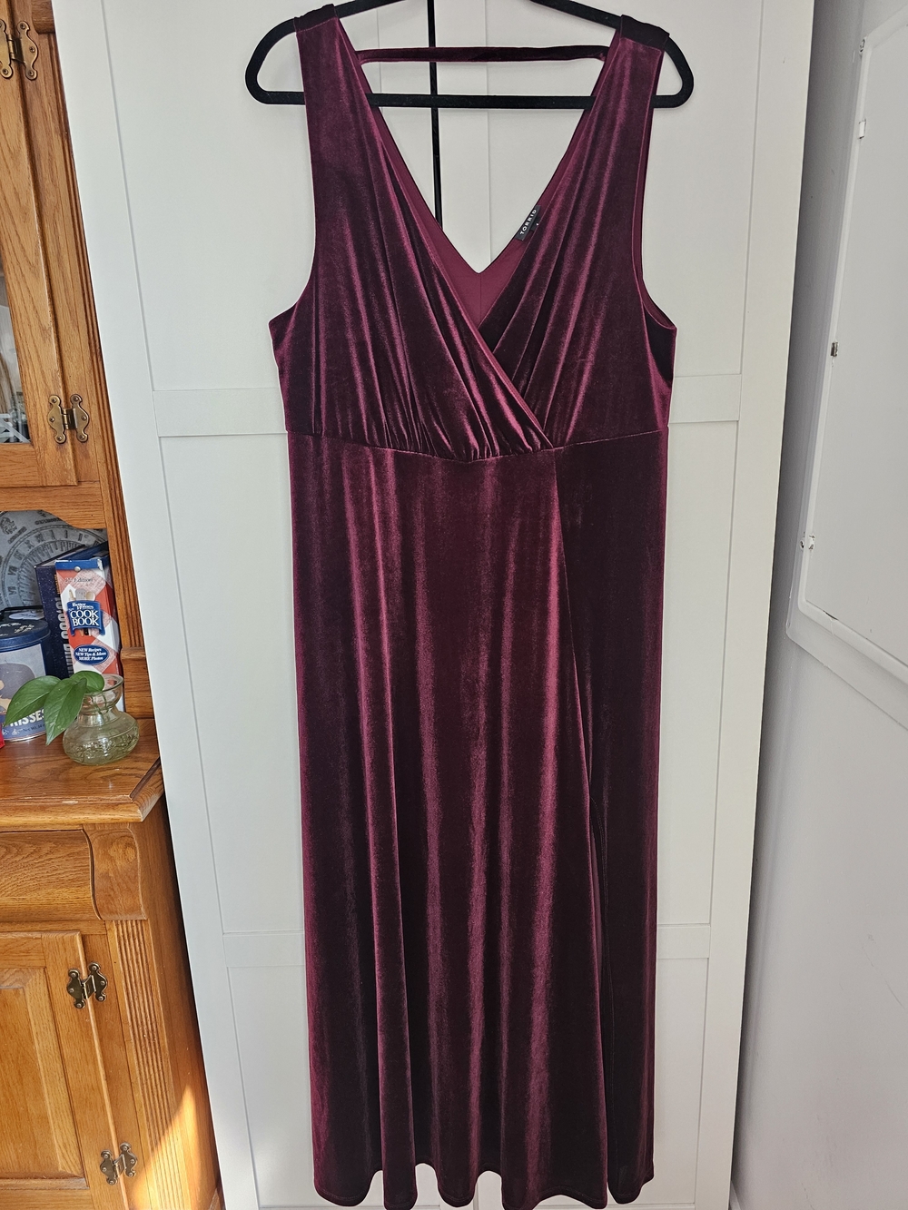 Torrid Burgundy Velvet Sleeveless Maxi Dress V-Neck Pleated Plus Size 1 / 1X